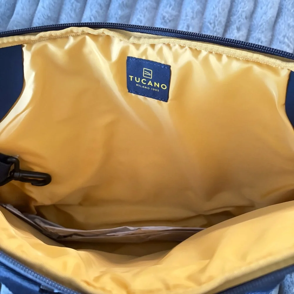 TUCANO smilza slim laptop bag